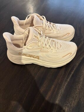 Hoka Lightweight Running Shoe - Vanilla like new-worn once